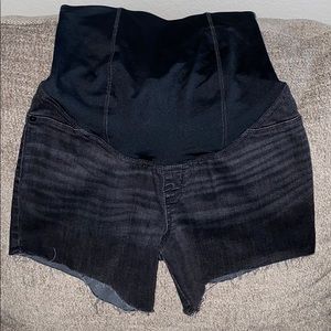 Isabel maternity shorts